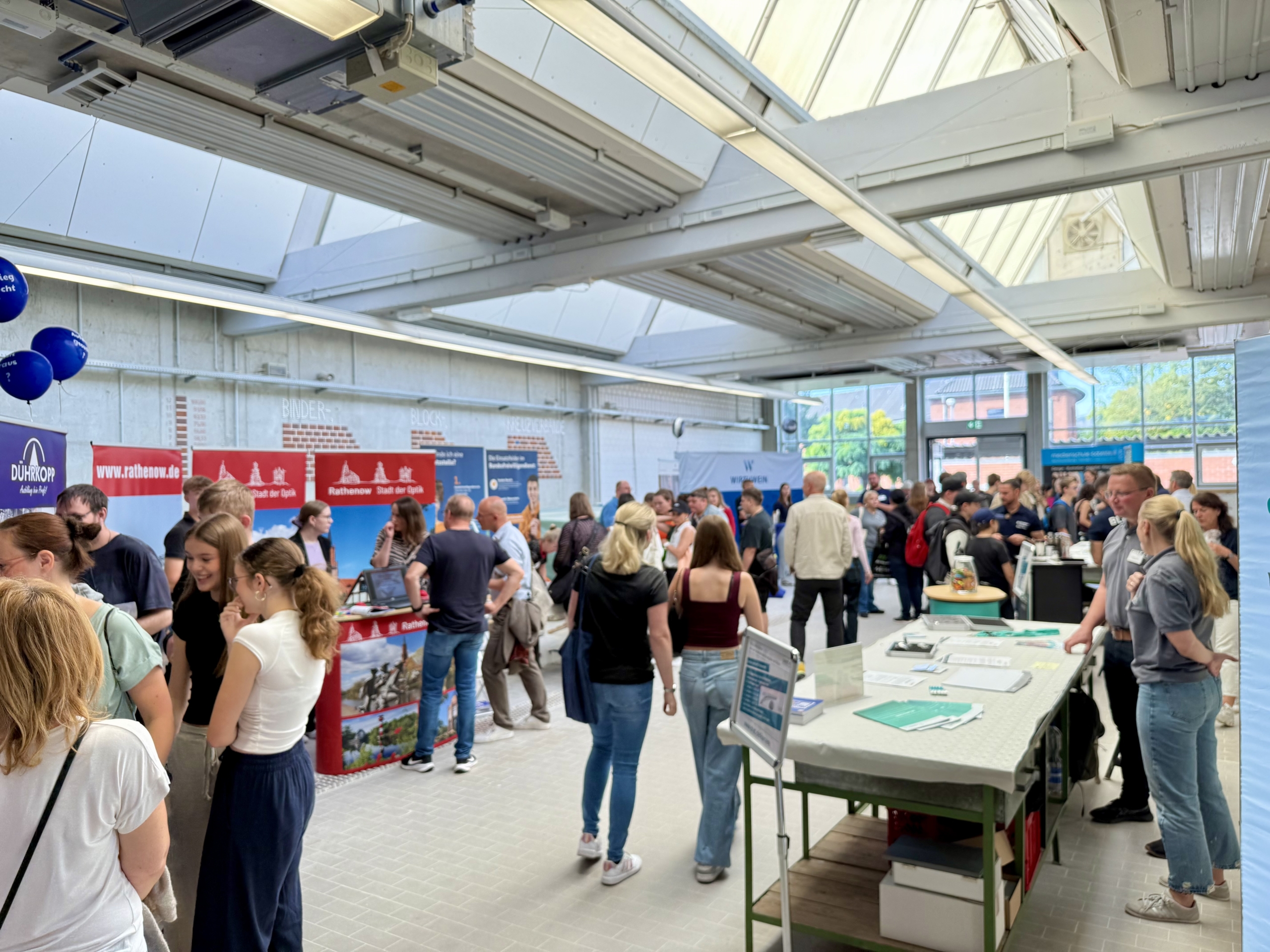 Messestände im Überbetrieblichen Ausbildungszentrum