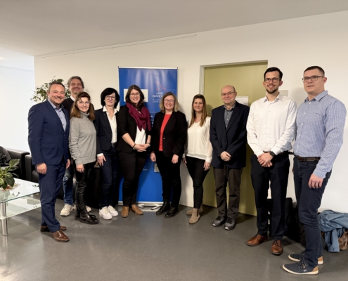 Bild im Bildungsministerium Brandenburg mit Vertreterinnen und Vertreten aus dem Koordinierungskreis "Berufsorientierung"