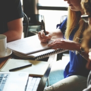 Bild von StartupStockPhotos auf Pixabay