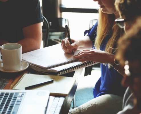 Bild von StartupStockPhotos auf Pixabay