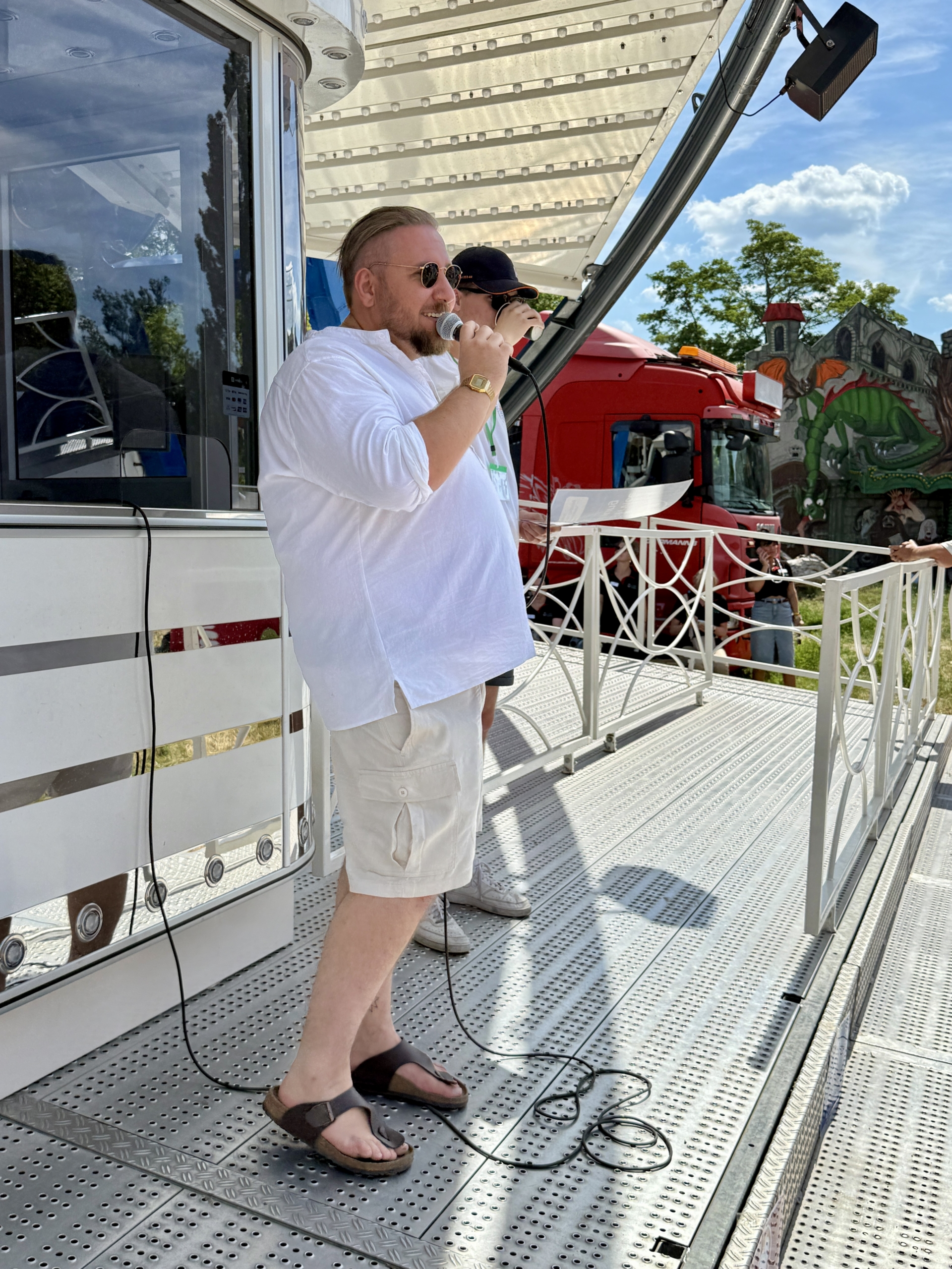 Moderator Tobias Borchers beim Azubi-Speed-Dating im Riesenrad